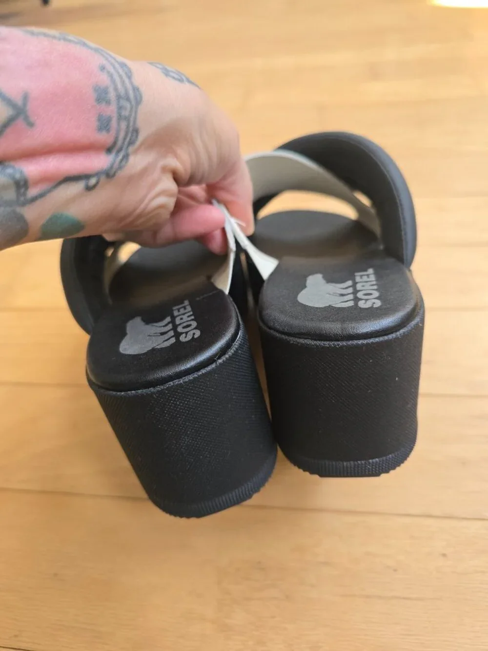 Sorel | Cameron Flatform Puff 'Black Sea Salt' platform sandals | WMS 9.5 - Picture 7 of 10